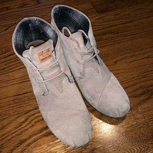 Toms Desert wedge booties